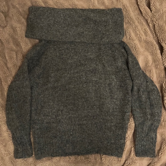 H&M grey off the shoulder sweater - Picture 4 of 4